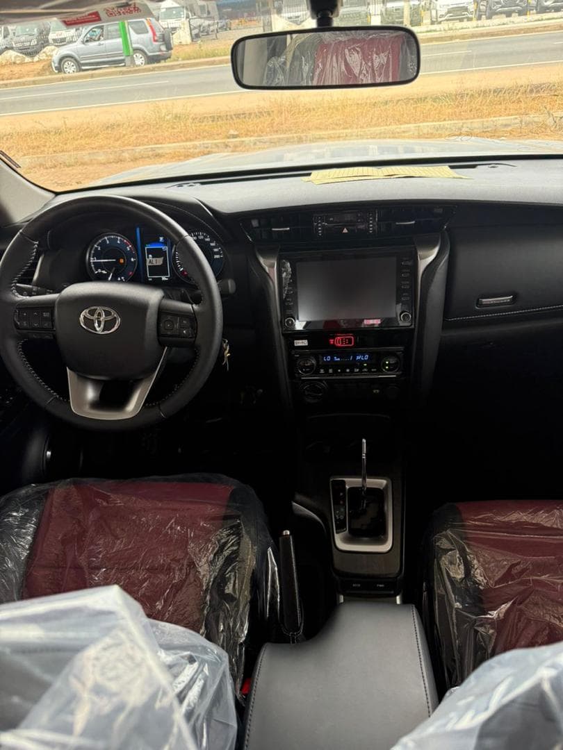 Toyota Fortuner 2.8 Diesel - Image 2