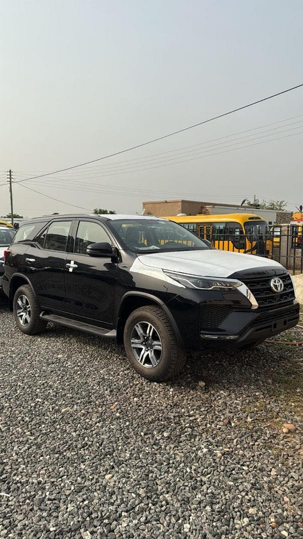 Toyota Fortuner 2.8 Diesel - Image 4