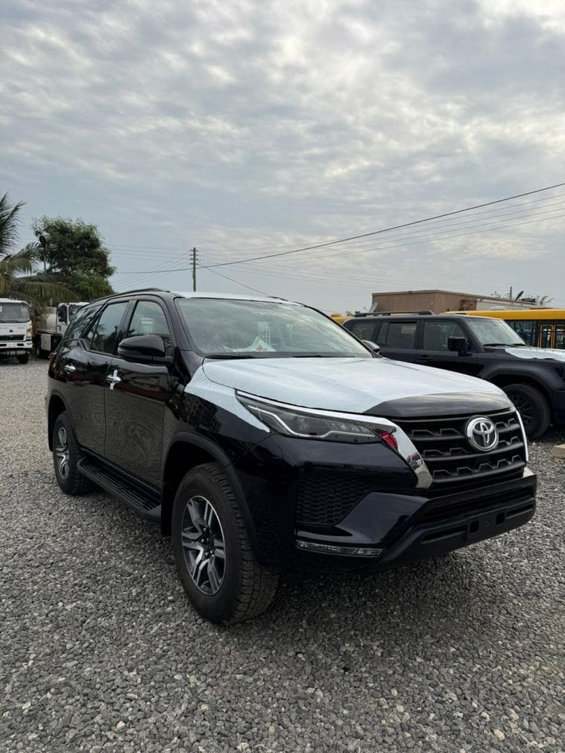 Toyota Fortuner 2.8 Diesel - Image 6